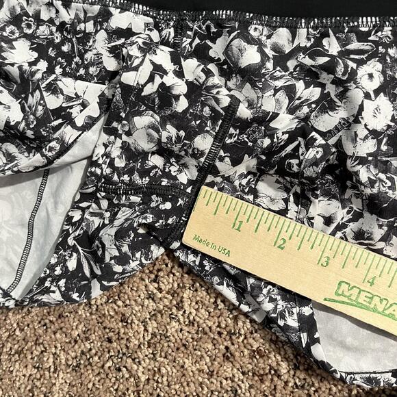 Lululemon Running Shorts Womens 4 Black White Floral Lined Zip Pocket Split Hem - Picture 7 of 8